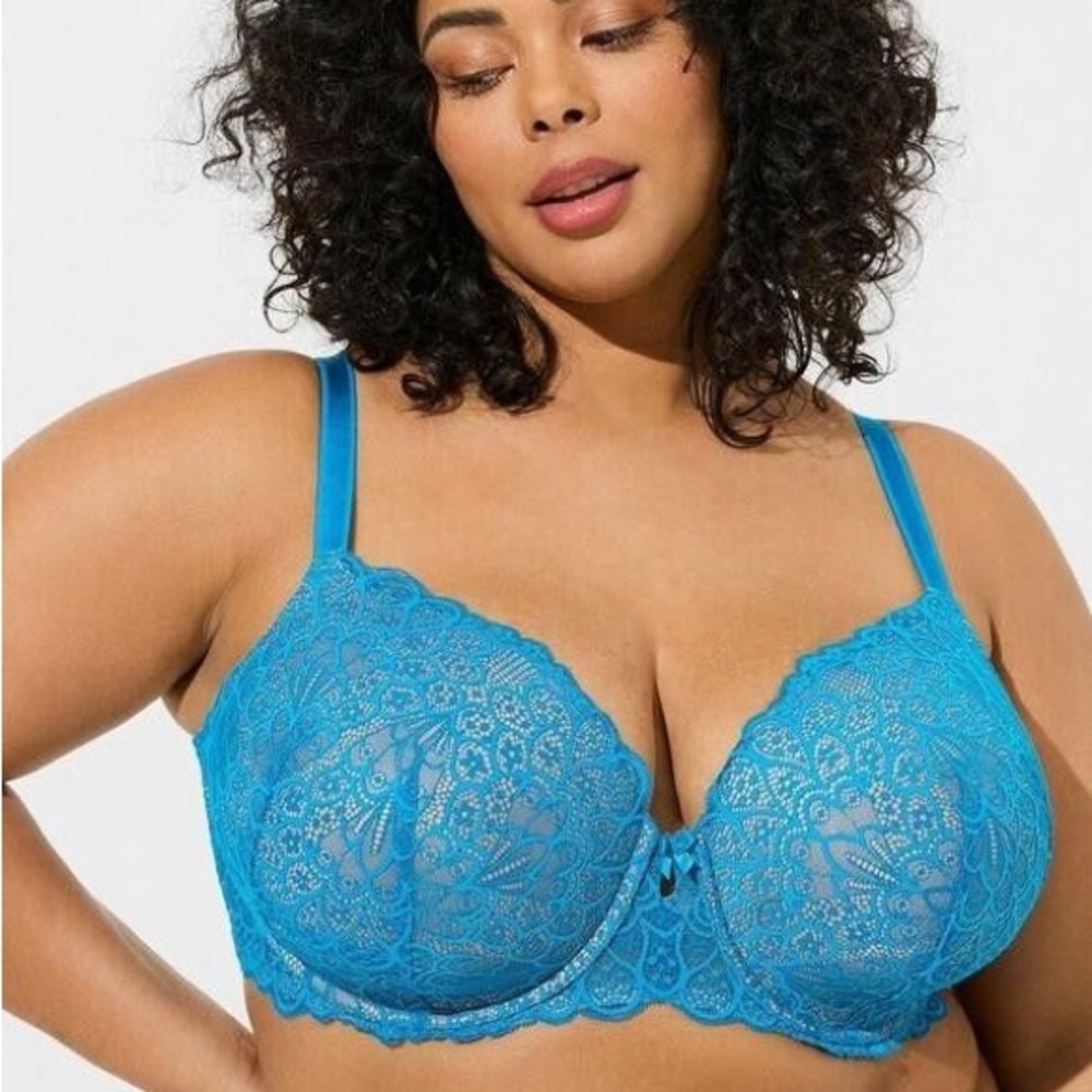 Torrid 42D NWOT Lightly Lined Peacock Lace Bra